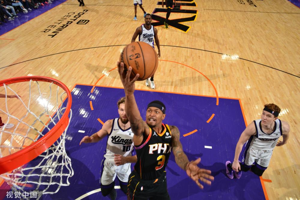 更衣室里的 更衣室里的